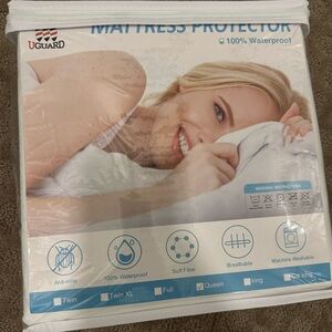 Queen Mattress Protector NWT